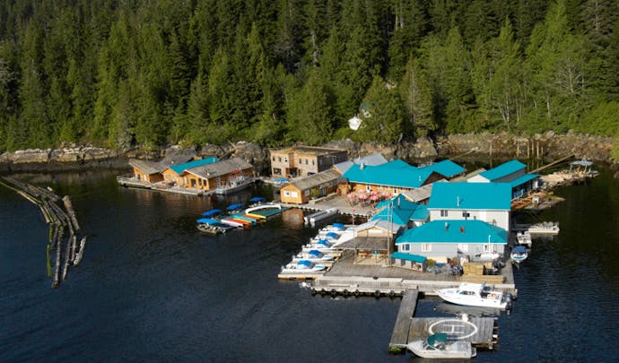 Luxury hotel on the waters edge, Knight Inlet Lodge