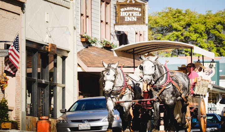 Horse and cart on Mariposa high street | Trips to California