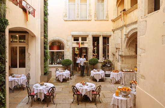 Hotel Le Cep Courtyard