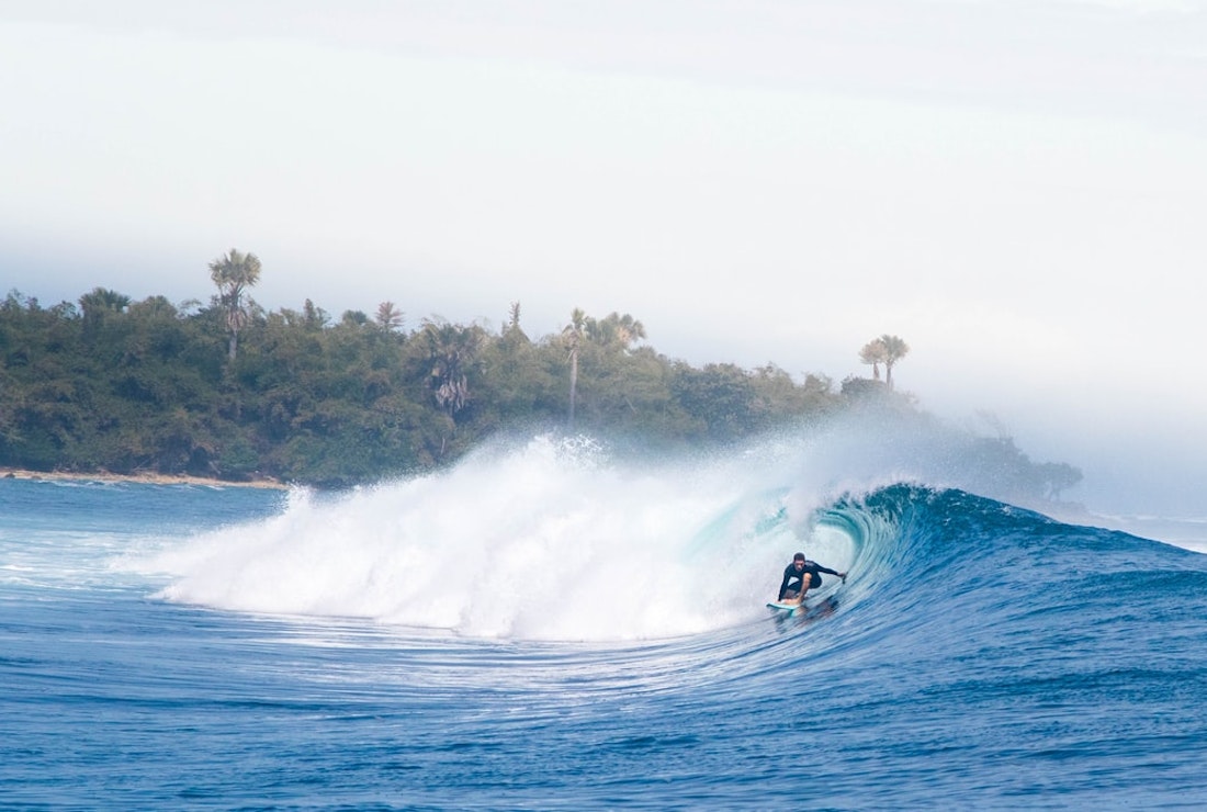 Indonesia surfing