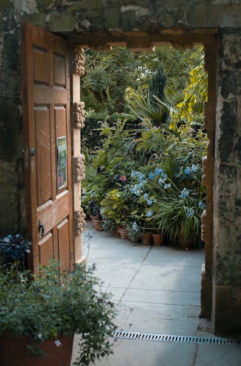 A doorway in Oxford to a flower garden