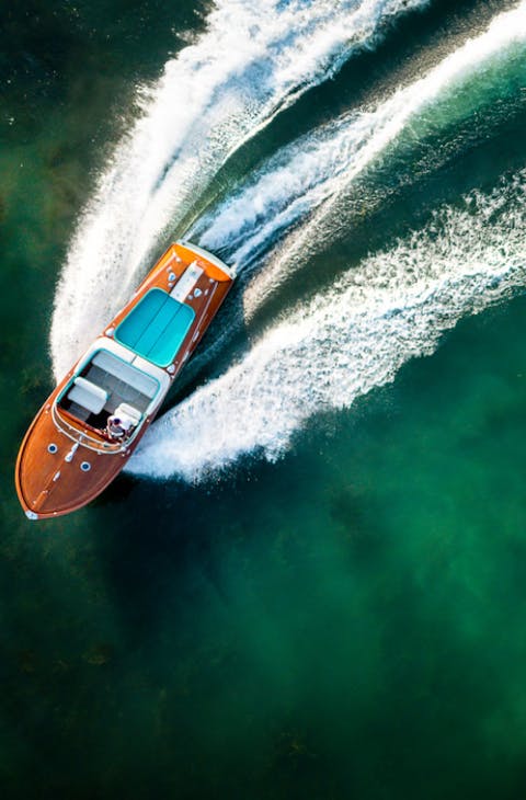 Waterskiing on Lake Como like James Bond in the press